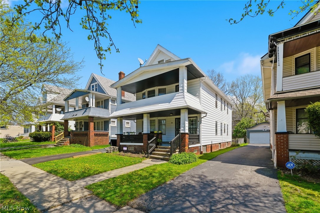 829 Helmsdale Road Cleveland Heights OH 44112