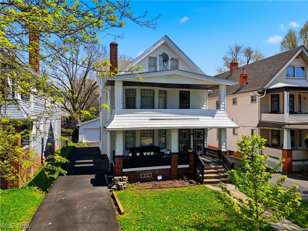 829 Helmsdale Road Cleveland Heights OH 44112