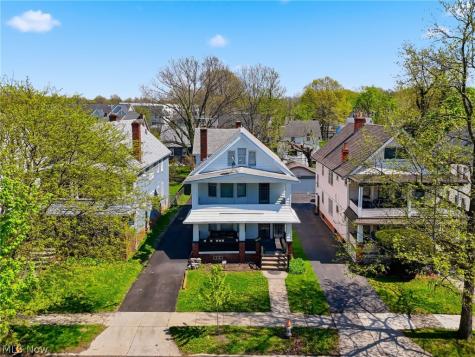 829 Helmsdale Road Cleveland Heights OH 44112