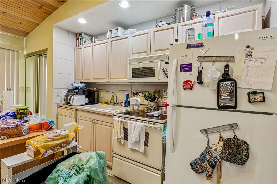 1886 James B Drive Mcdonald OH 44437