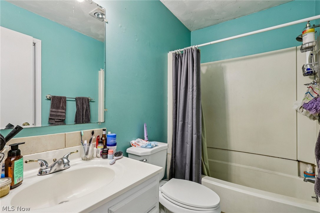 1886 James B Drive Mcdonald OH 44437