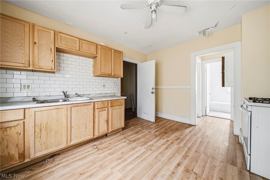 4150 E 142nd Street Cleveland OH 44128