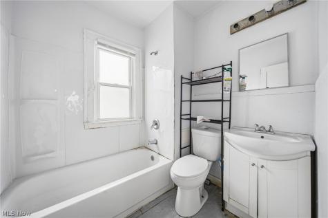4150 E 142nd Street Cleveland OH 44128