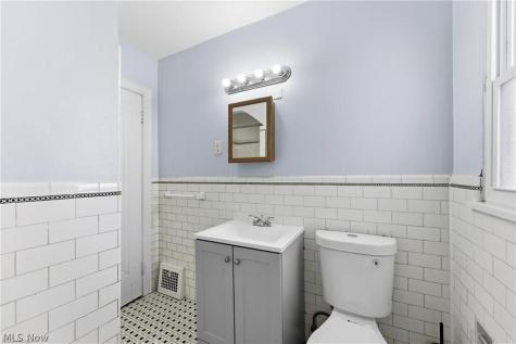 876 Eloise Drive Cleveland Heights OH 44112
