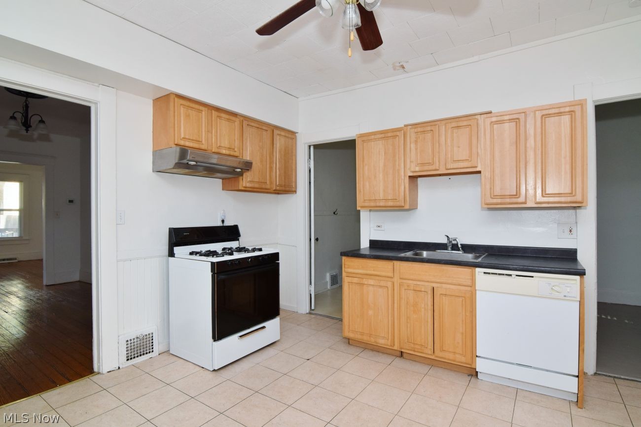 2445-2447 W 11th Street Cleveland OH 44113