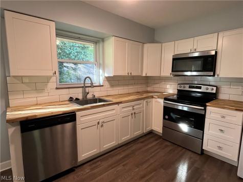 1560 Wagar Rocky River OH 44116