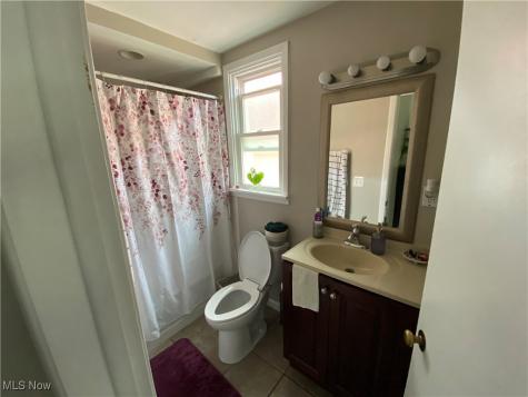1574 Ridgewood Avenue Lakewood OH 44107