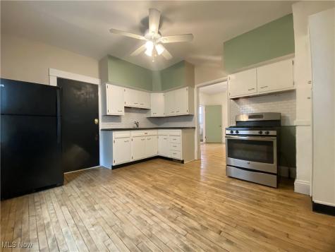 1574 Ridgewood Avenue Lakewood OH 44107