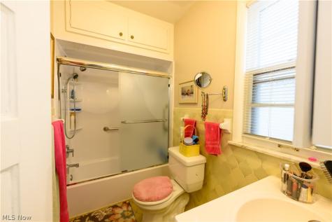 2046 Fairview Avenue Cleveland OH 44106