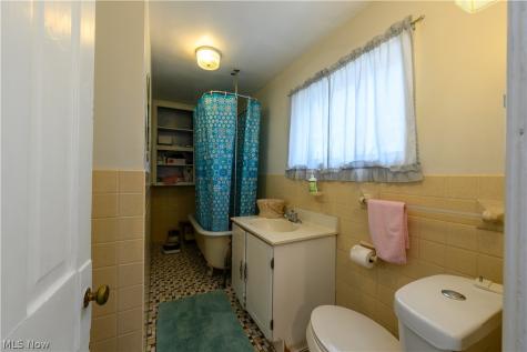 2046 Fairview Avenue Cleveland OH 44106
