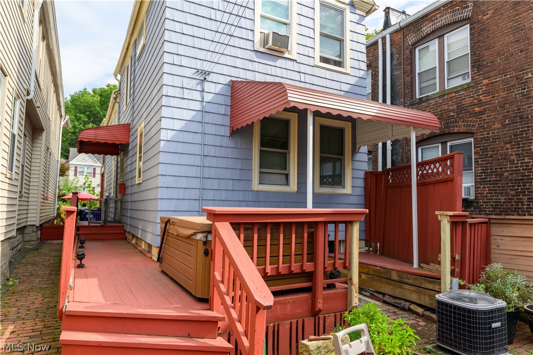 2046 Fairview Avenue Cleveland OH 44106