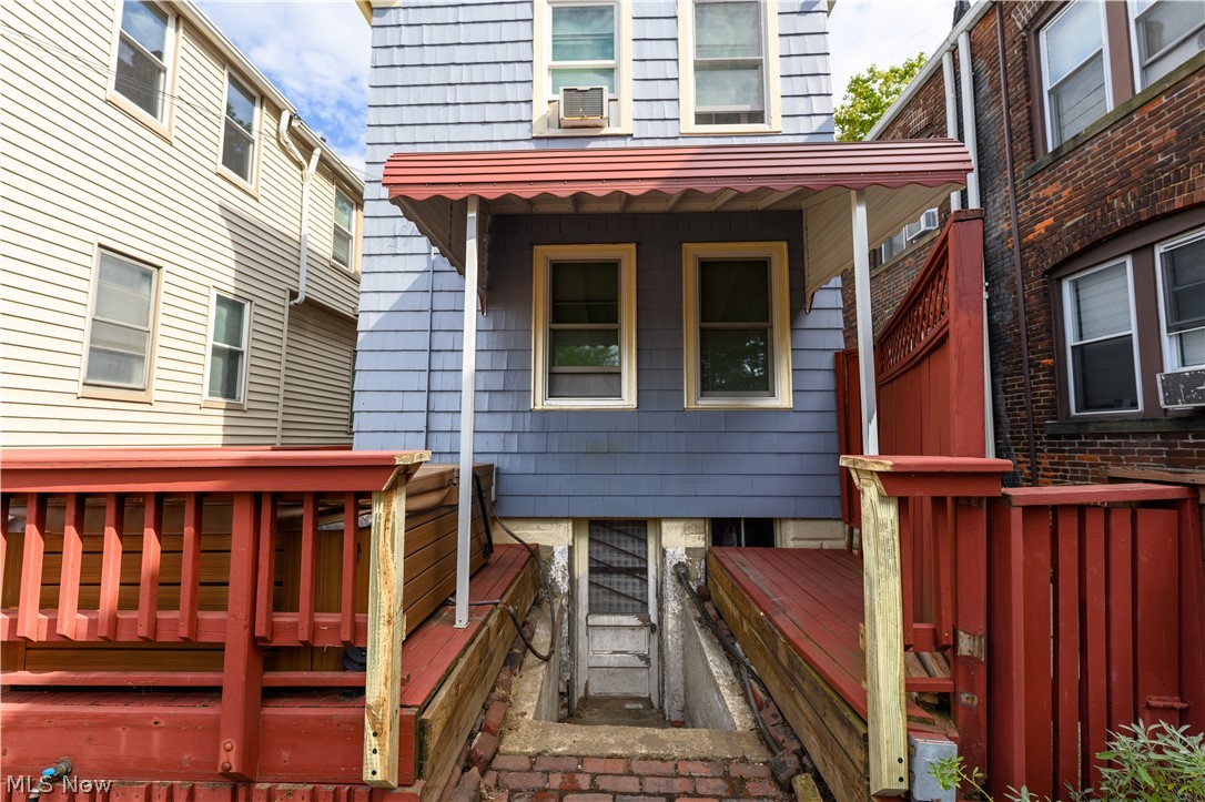 2046 Fairview Avenue Cleveland OH 44106