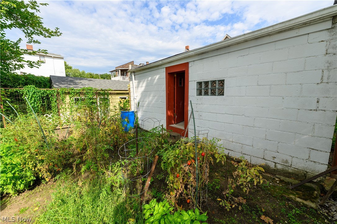 2046 Fairview Avenue Cleveland OH 44106
