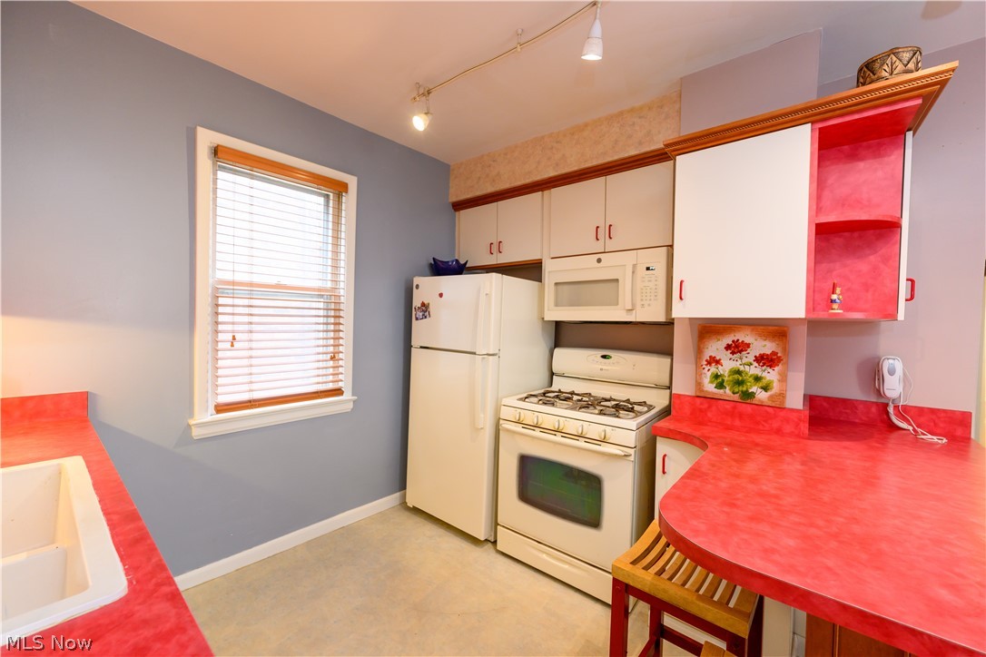 2046 Fairview Avenue Cleveland OH 44106