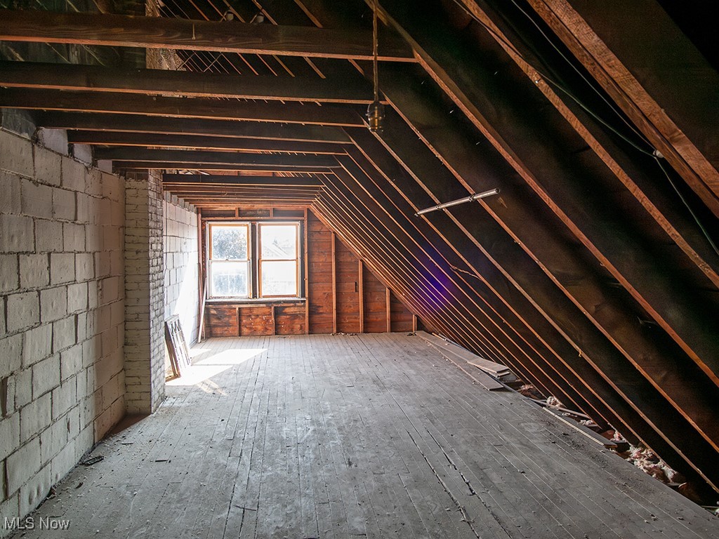 2068 W 100th Street Cleveland OH 44102