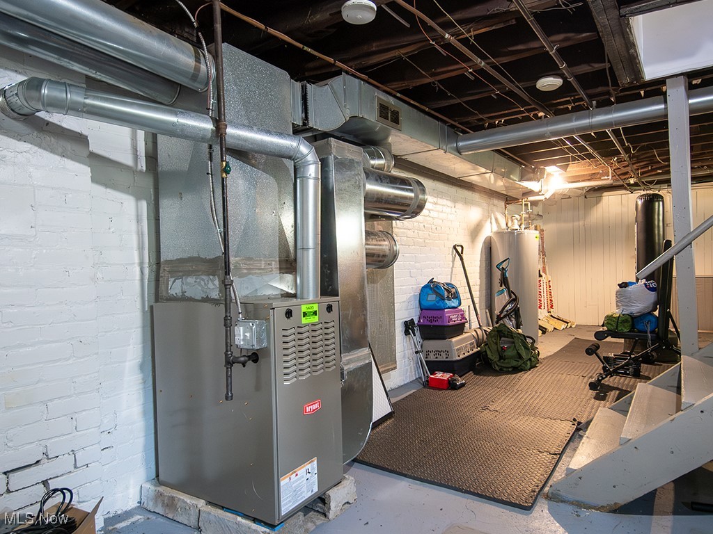 2068 W 100th Street Cleveland OH 44102