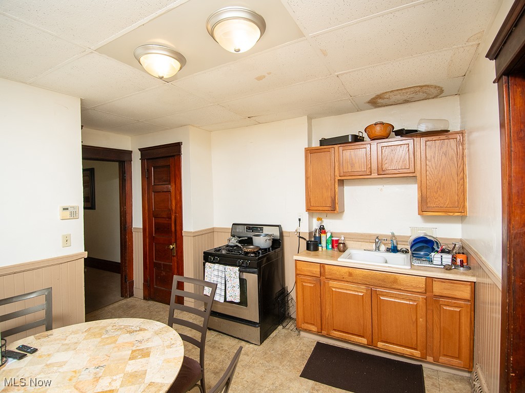 2068 W 100th Street Cleveland OH 44102