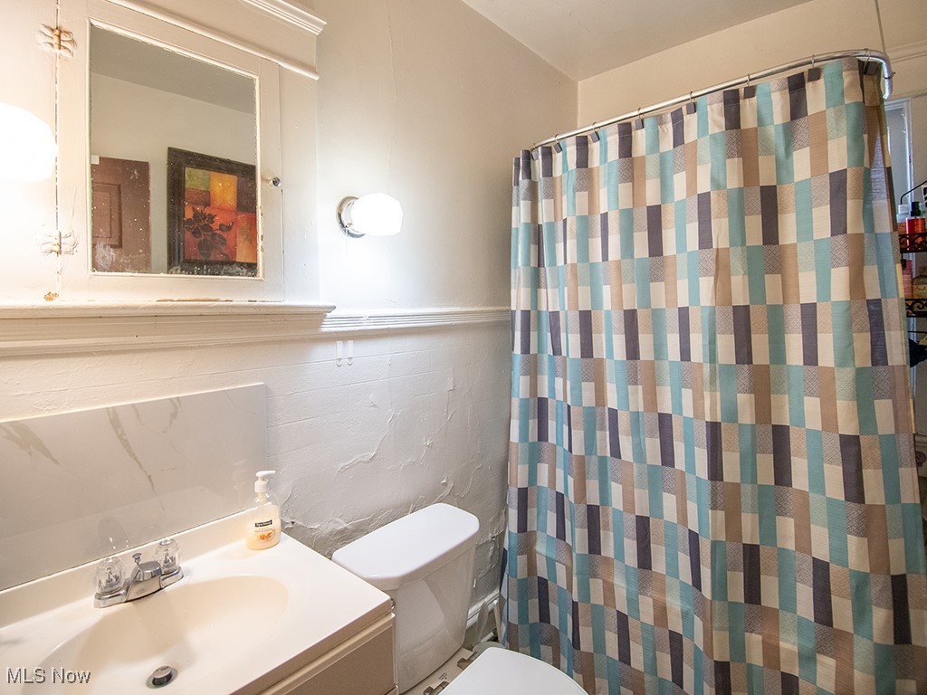 2068 W 100th Street Cleveland OH 44102