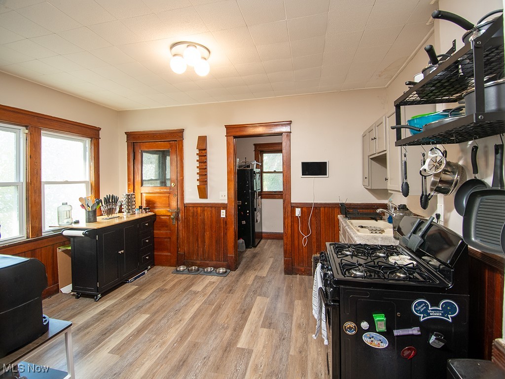 2068 W 100th Street Cleveland OH 44102