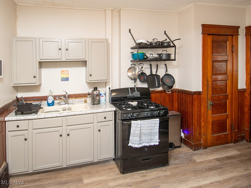 2068 W 100th Street Cleveland OH 44102