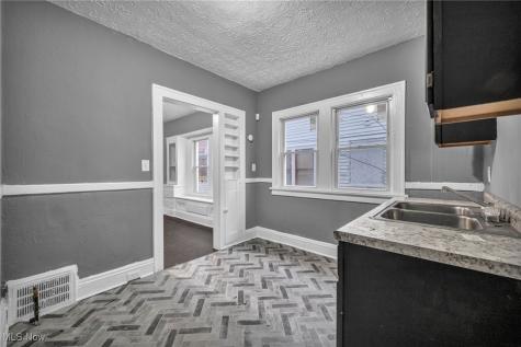 13818 Durkee Avenue Cleveland OH 44105