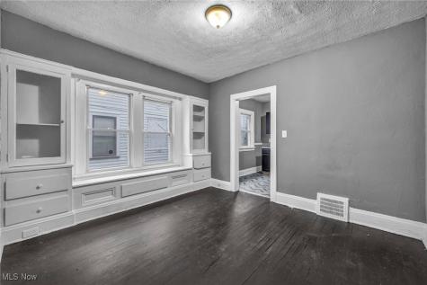 13818 Durkee Avenue Cleveland OH 44105