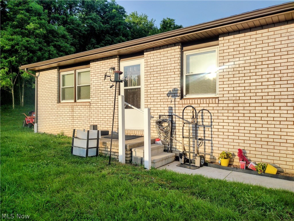 1055 Kerns Drive NE Bolivar OH 44612