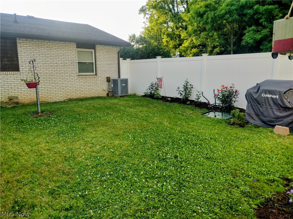1055 Kerns Drive NE Bolivar OH 44612