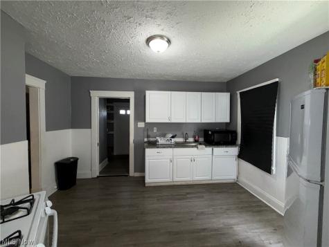 3342 W 82nd Street Cleveland OH 44102