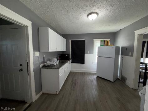 3342 W 82nd Street Cleveland OH 44102