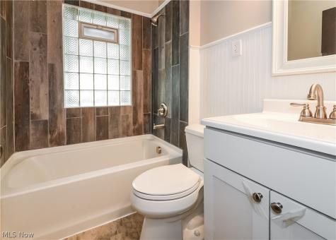 18436 Sloane Avenue Lakewood OH 44107