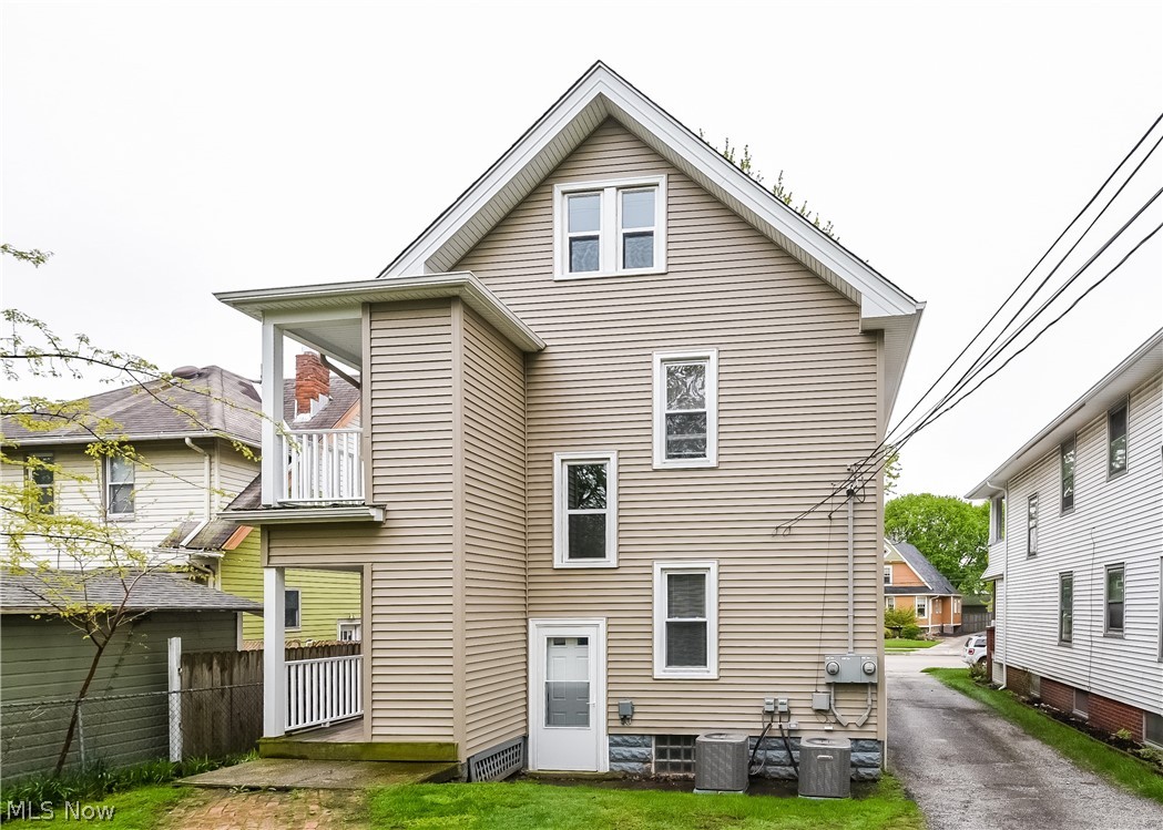 18436 Sloane Avenue Lakewood OH 44107