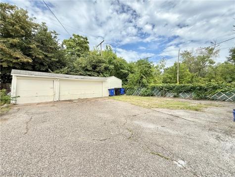9617 Mount Auburn Avenue Cleveland OH 44104