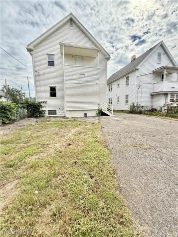 9617 Mount Auburn Avenue Cleveland OH 44104