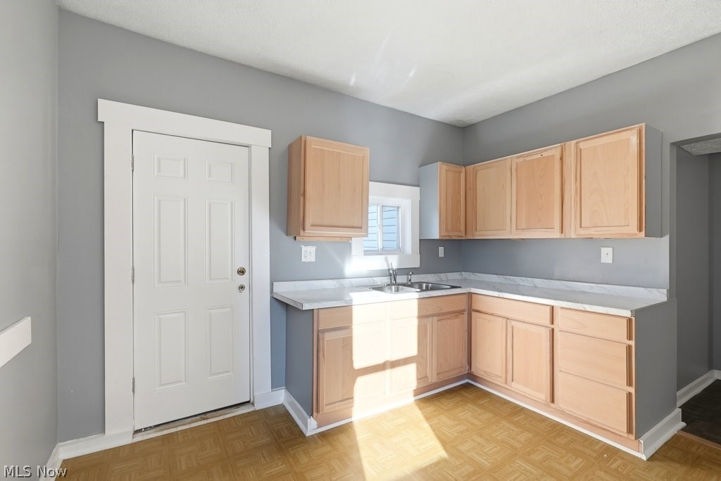 290-292 E South Street Akron OH 44311