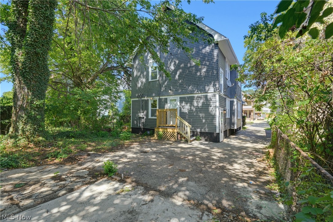 658 E 92nd Street Cleveland OH 44108