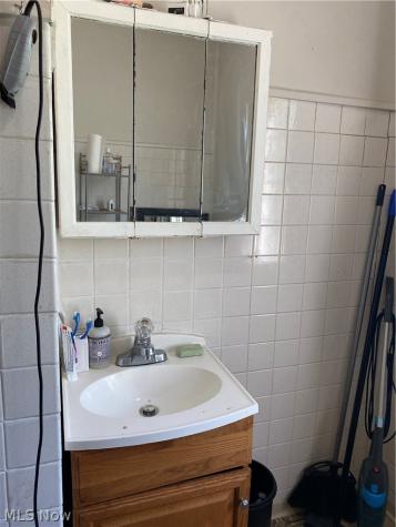 6622 Lansing Cleveland OH 44105