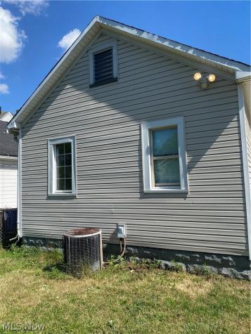 6622 Lansing Cleveland OH 44105