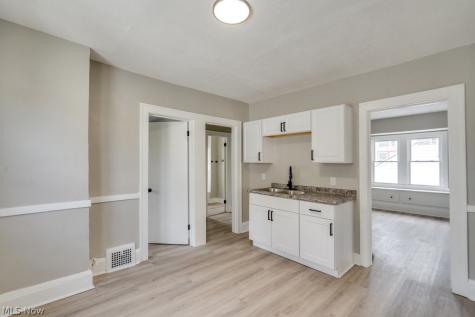 4131 E 146th Street Cleveland OH 44128
