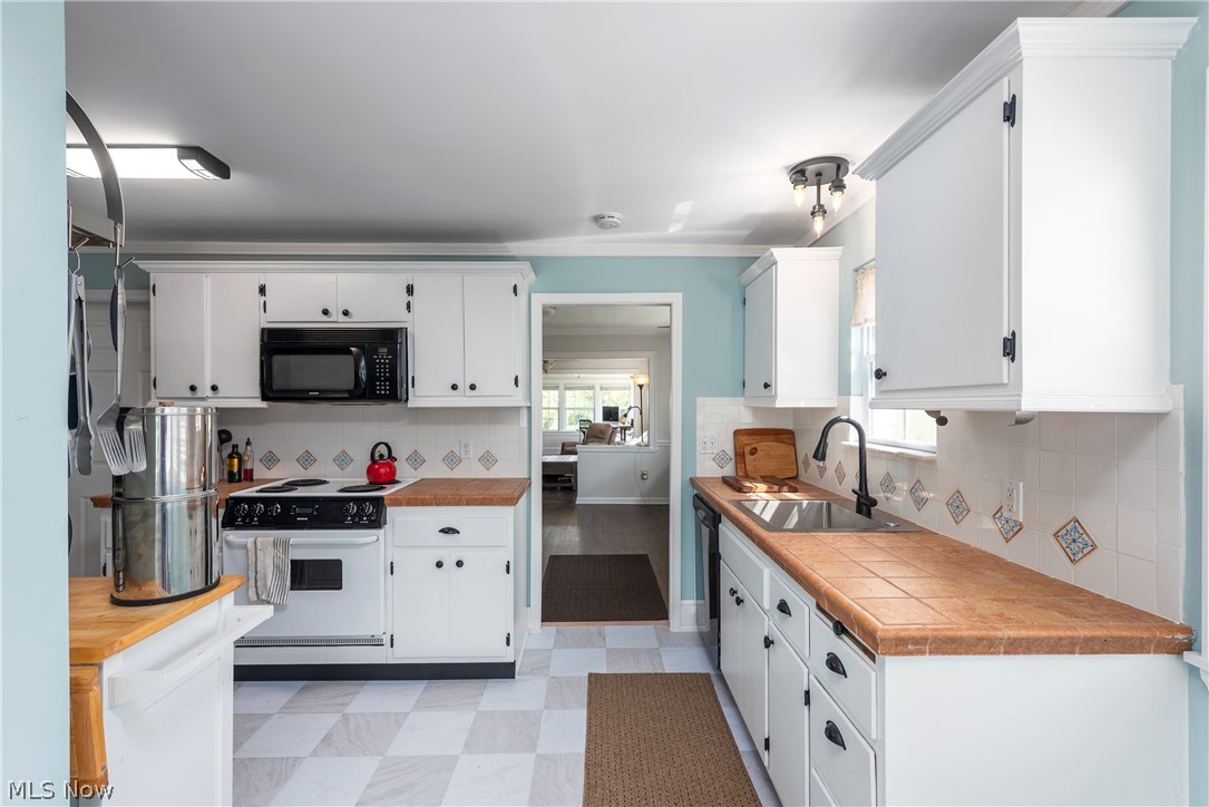 302-304 Ruth Street Bay Village OH 44140