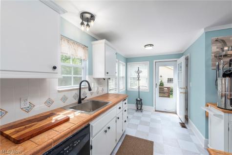302-304 Ruth Street Bay Village OH 44140