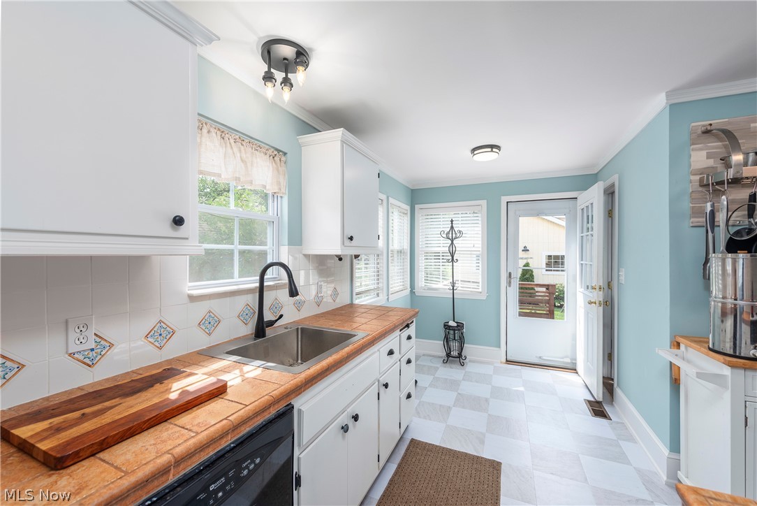 302-304 Ruth Street Bay Village OH 44140