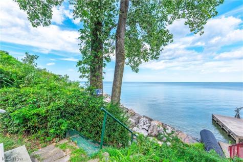 302-304 Ruth Street Bay Village OH 44140