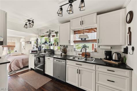 302-304 Ruth Street Bay Village OH 44140