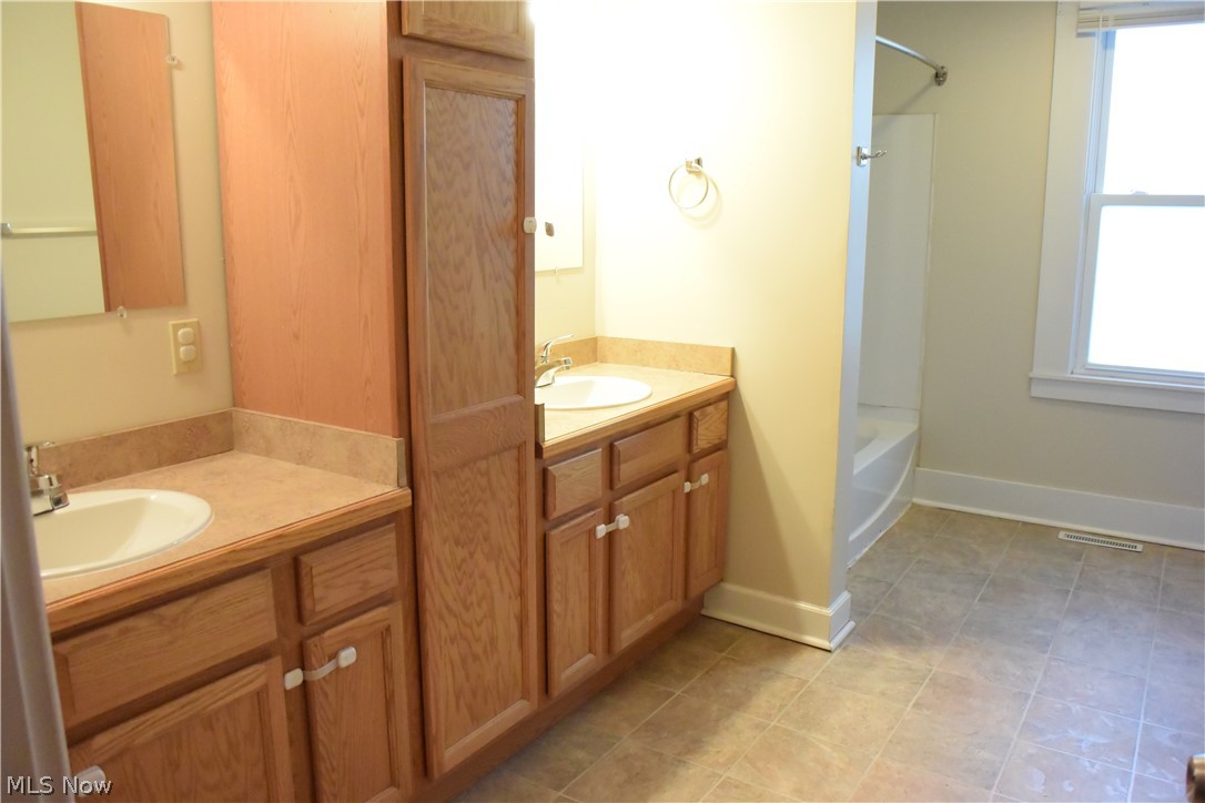 541 & 547 E Main Street Ravenna OH 44266