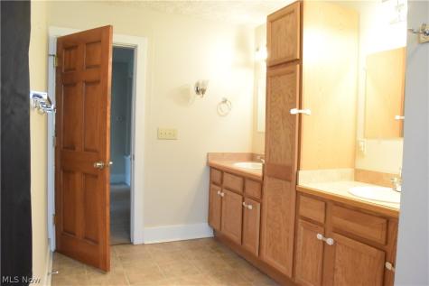 541 & 547 E Main Street Ravenna OH 44266
