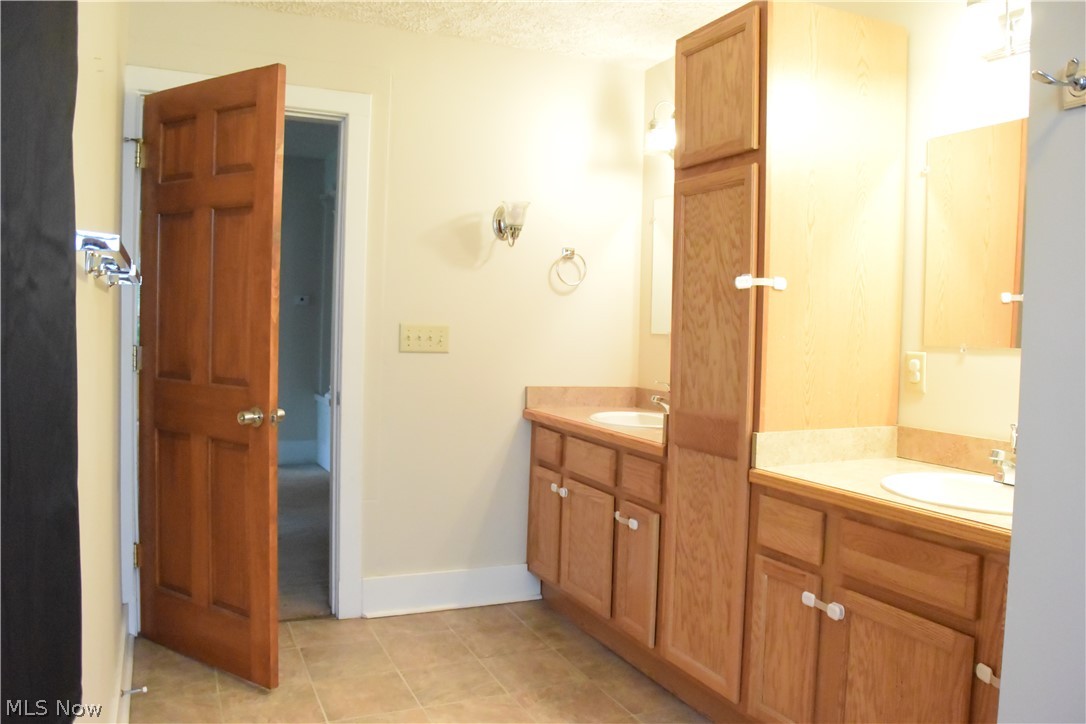 541 & 547 E Main Street Ravenna OH 44266