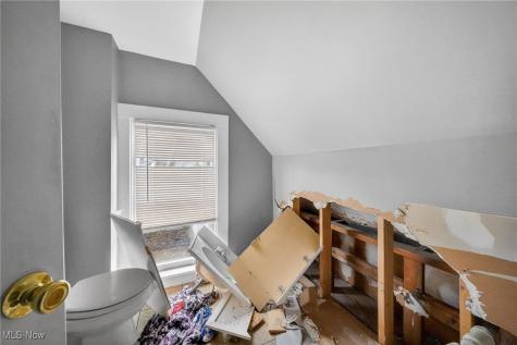 1523 Winchester Avenue Lakewood OH 44107