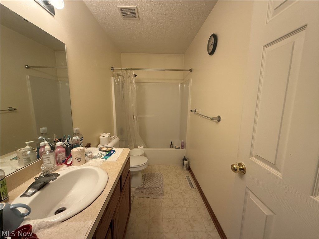 4404 W 53rd Street Cleveland OH 44144