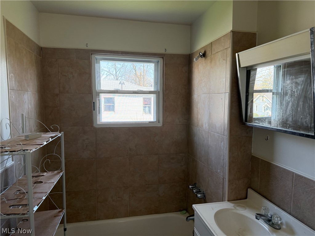 3821 E 143rd Street Cleveland OH 44128